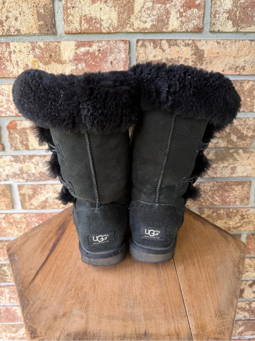UGG Bailey Button Triplet Boots Women’s Size 7 Solid Black Very Good Condition!